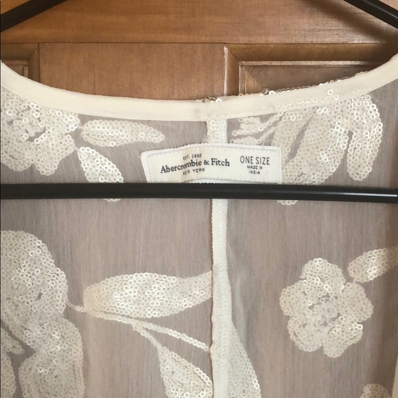 Abercrombie shrug - Picture 3 of 6